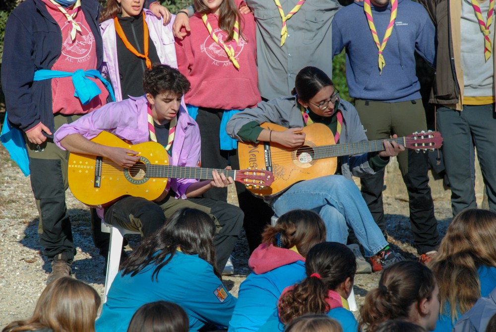 monis tocant guitarra